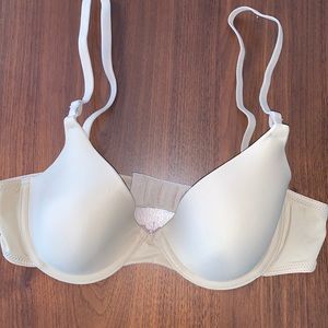 Maidenform women’s lightly lined bra. 34B beige.